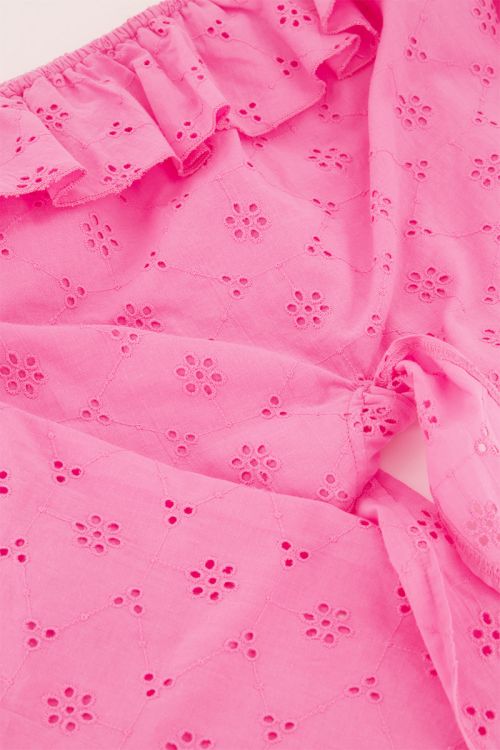 Roze off-shoulder top met broderie en strikdetail