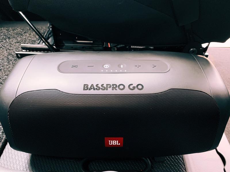 JBL Car Bass Pro Go Schwarz Aktiver Auto Subwoofer und Lautsprecher mit Bluetooth