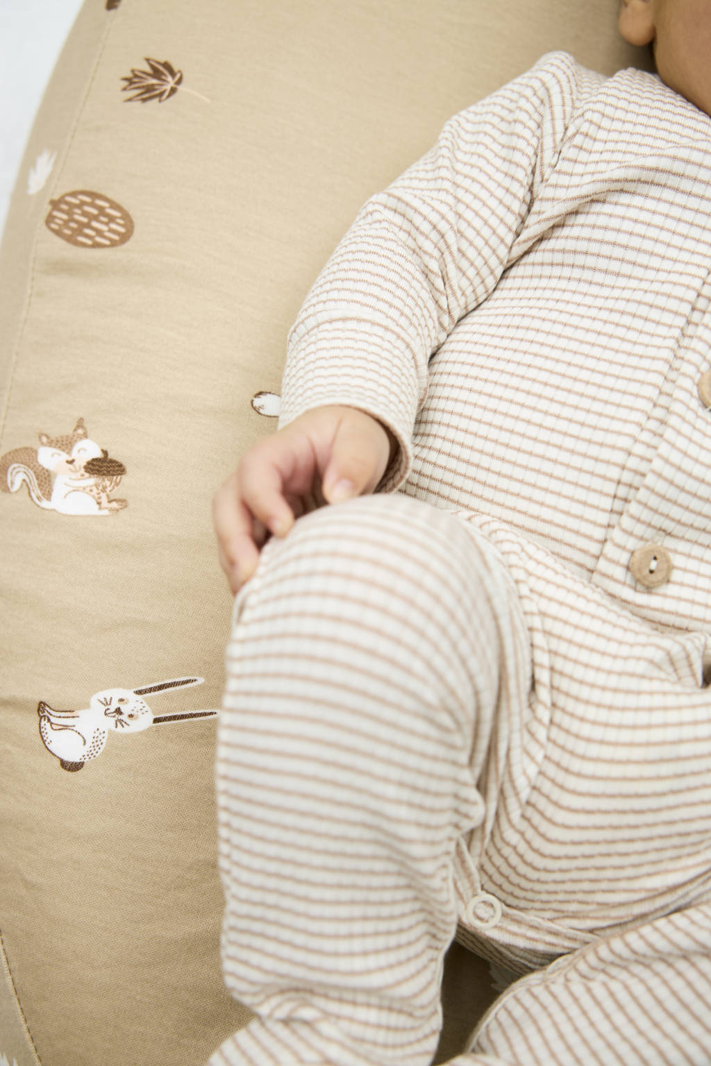 relaxhoes voor voedingskussen Forest Animals - sand