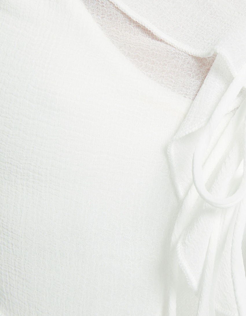 Blusa de chiffon com mangas compridas e babados