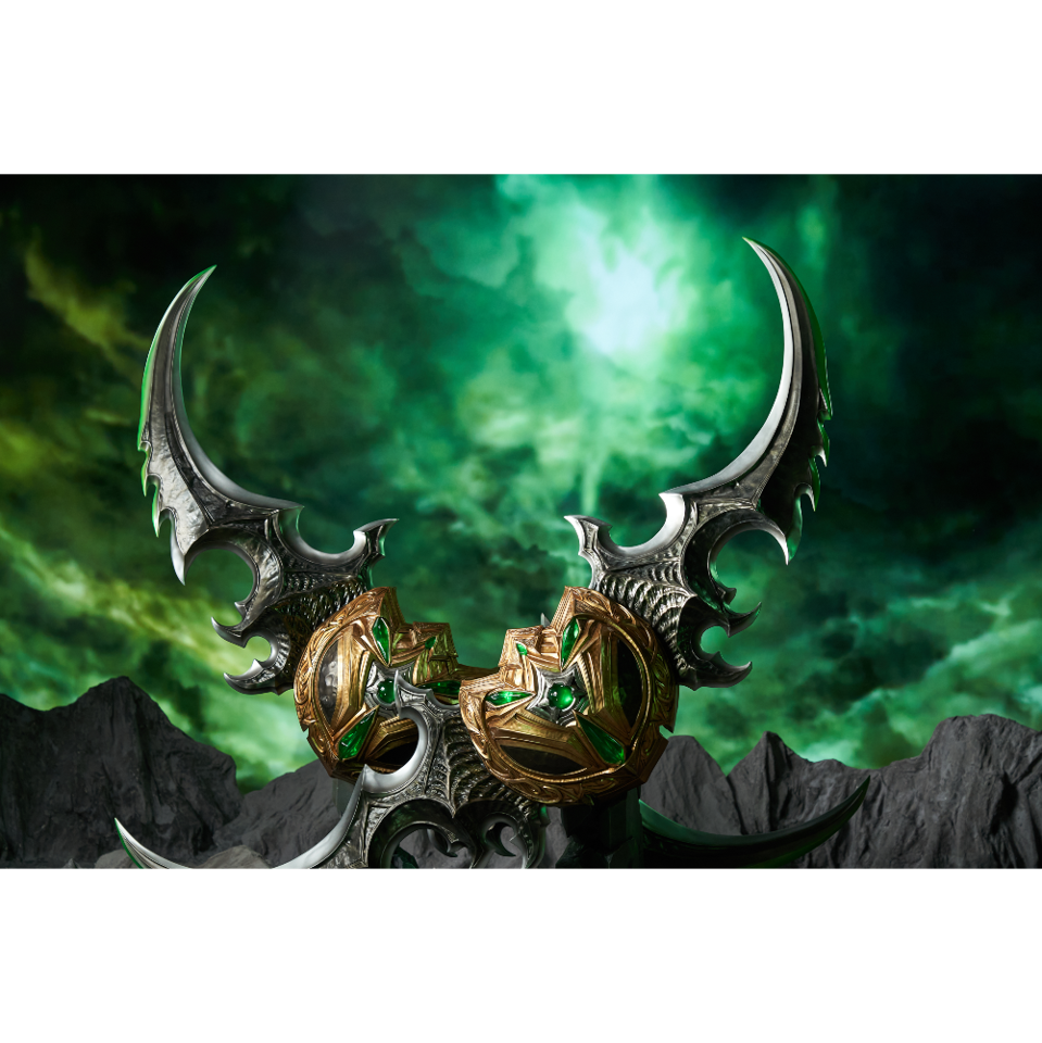 World of Warcraft- Warglaive of Azzinoth 2 units Replicas Scale 1/1 Bundle With Mount