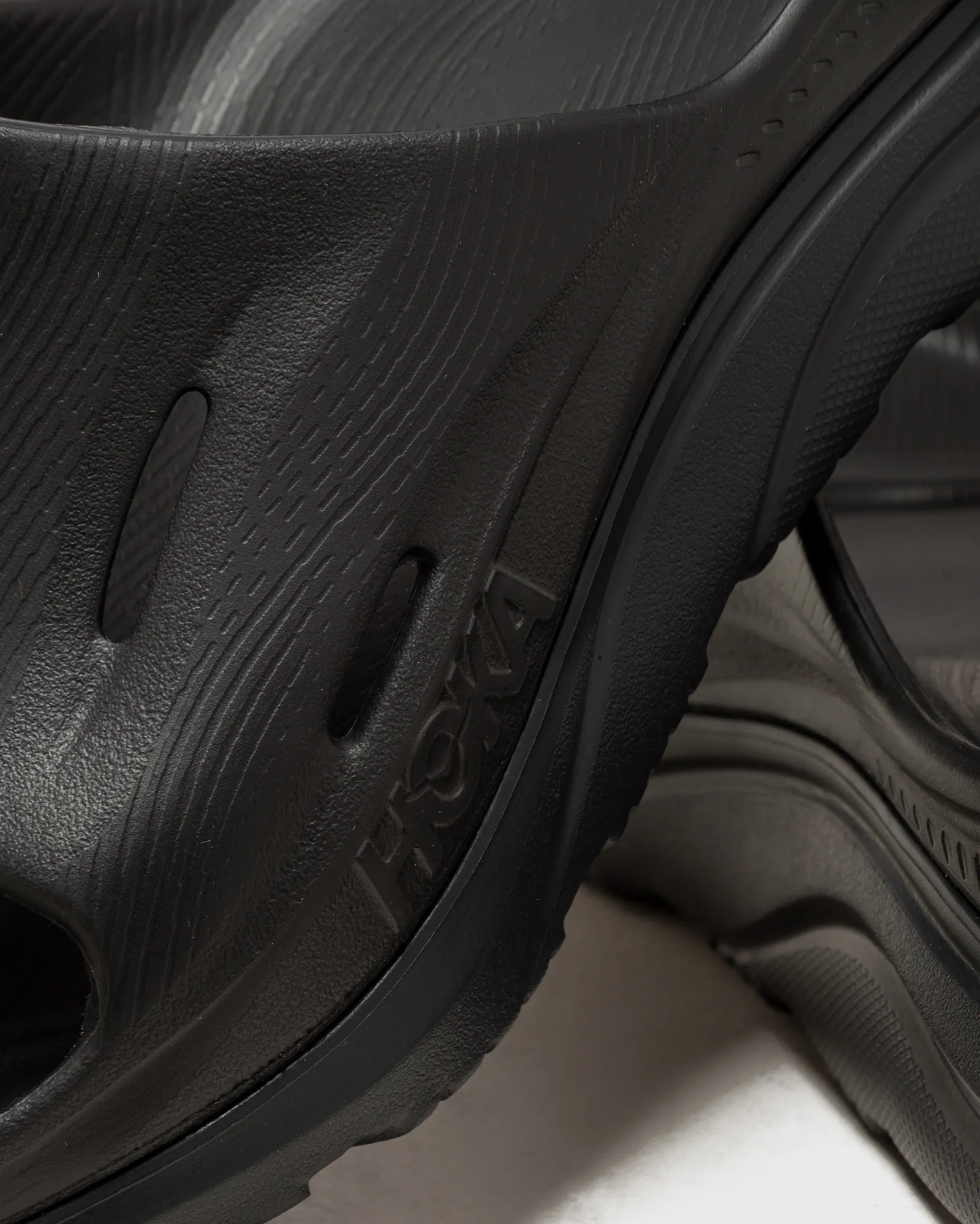 Hoka One One ORA Recovery Slide 3