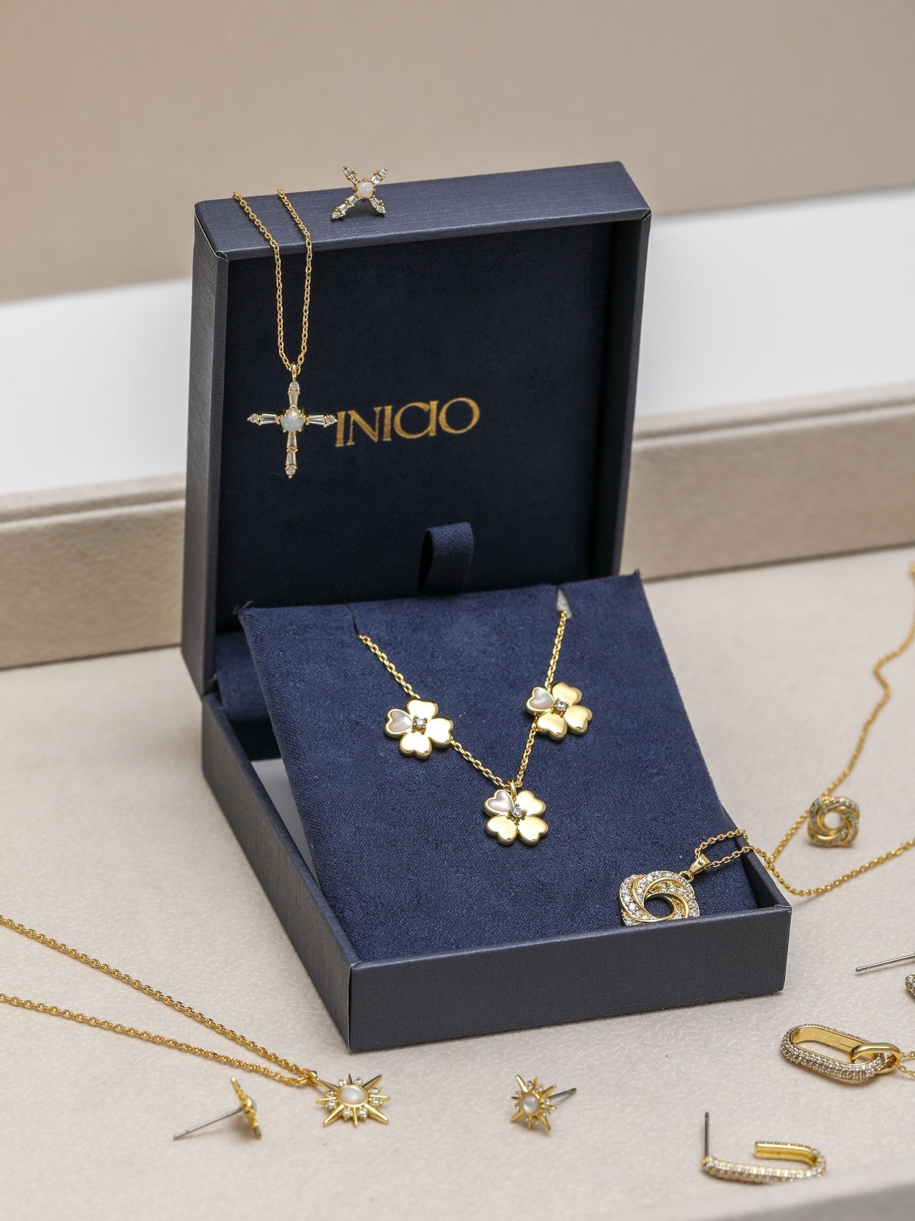Inicio Cubic Zirconia Clover Set Gift Box