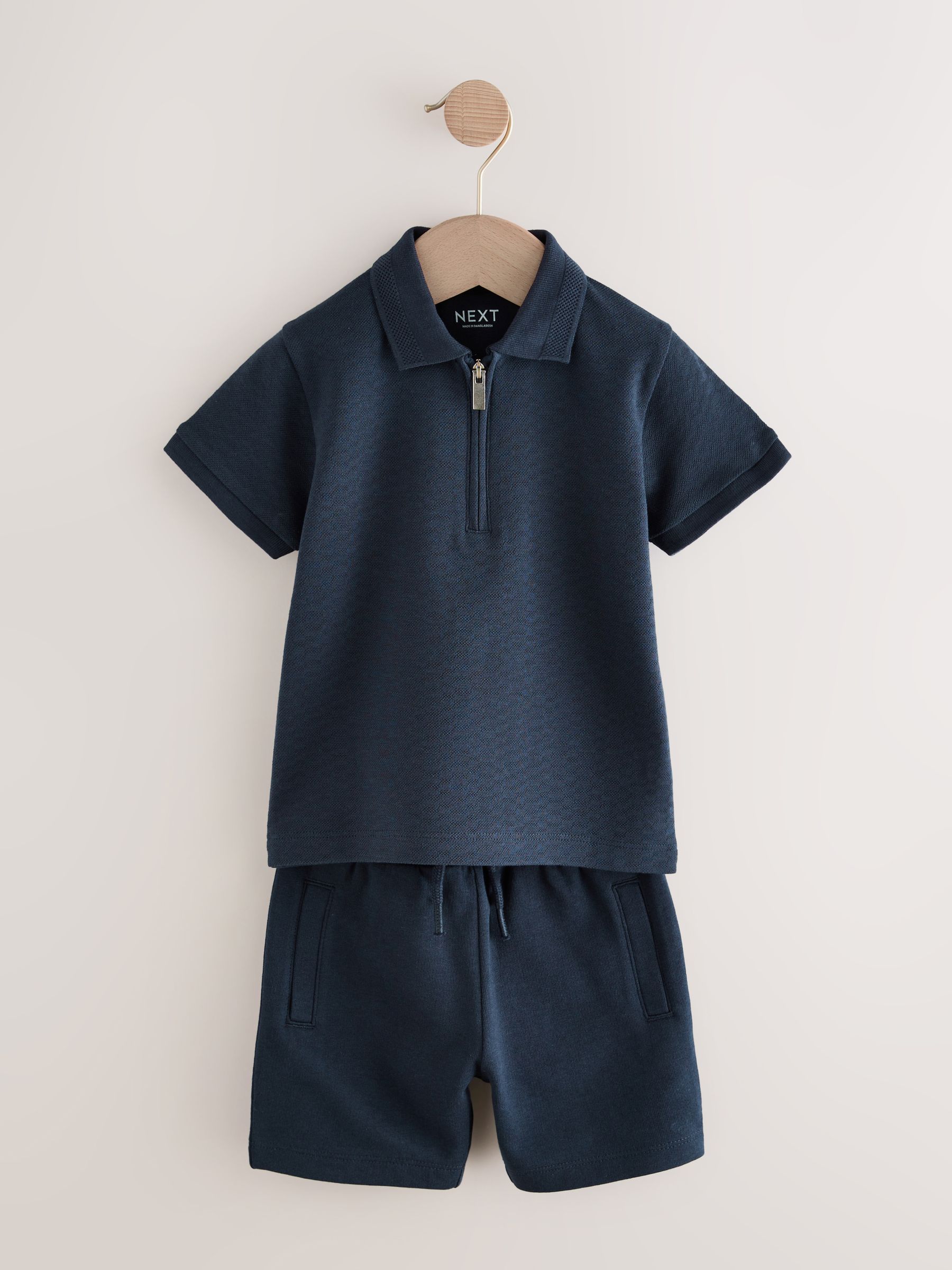 Marinablauw getextureerd - Set van poloshirt met korte mouwen, rits bij de hals en short (3mnd-7jr)