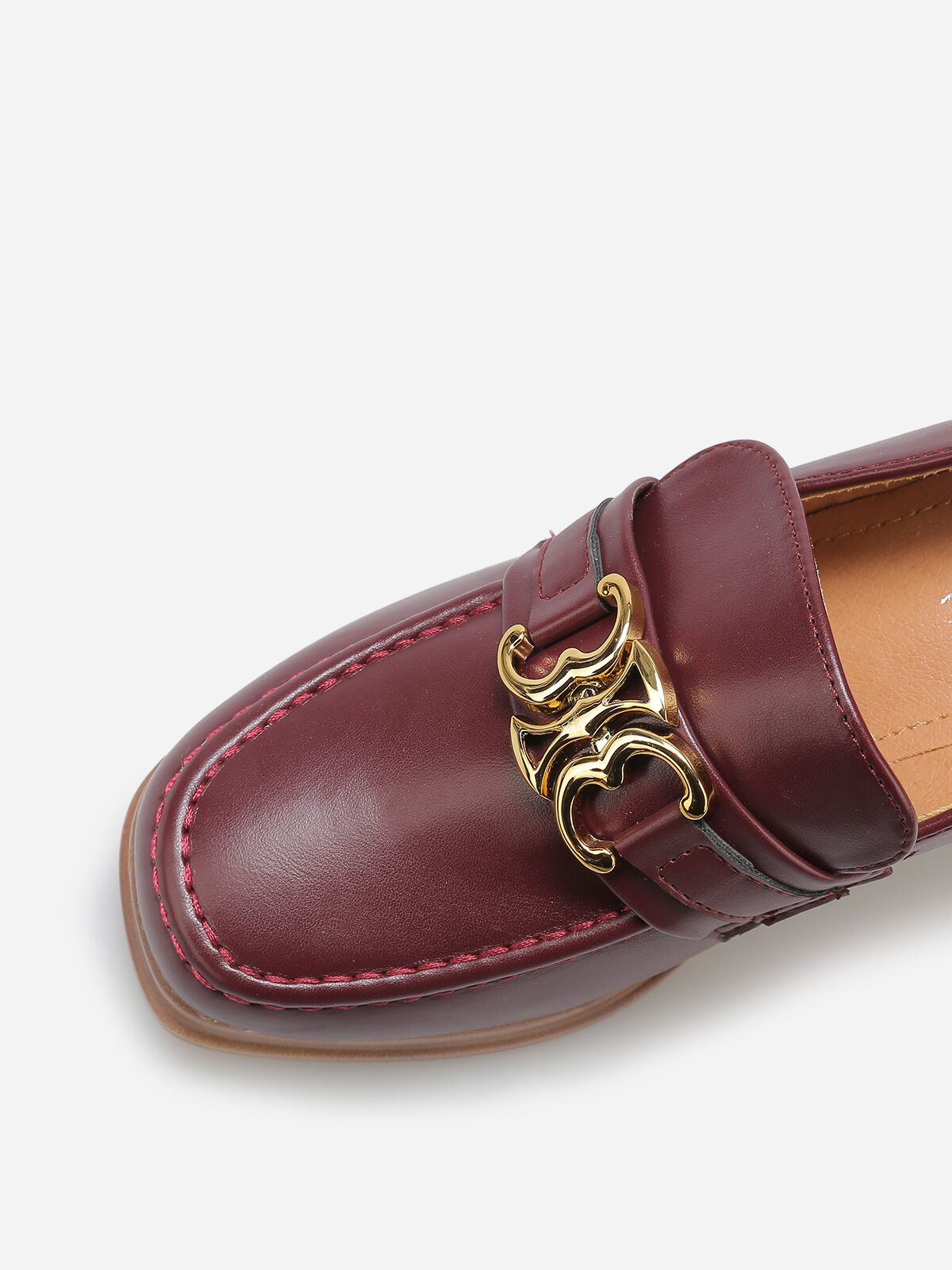 Mocassins à talon et boucle dorée- prune