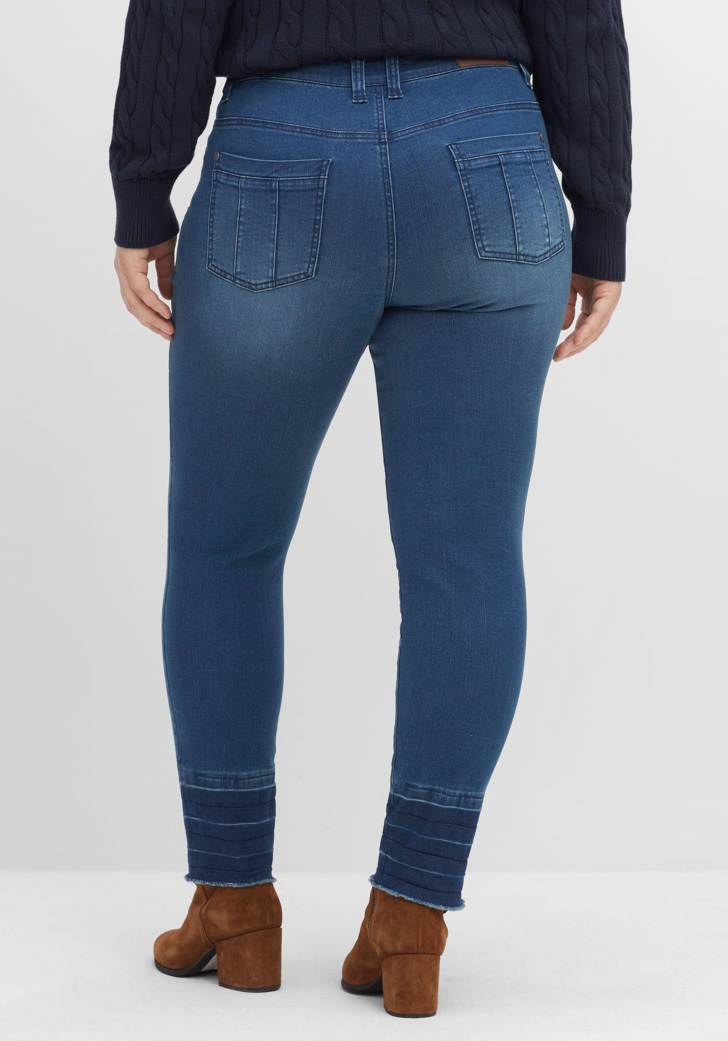 Schmale Jeans mit Kontrastsaum und Crinkle-Effekt