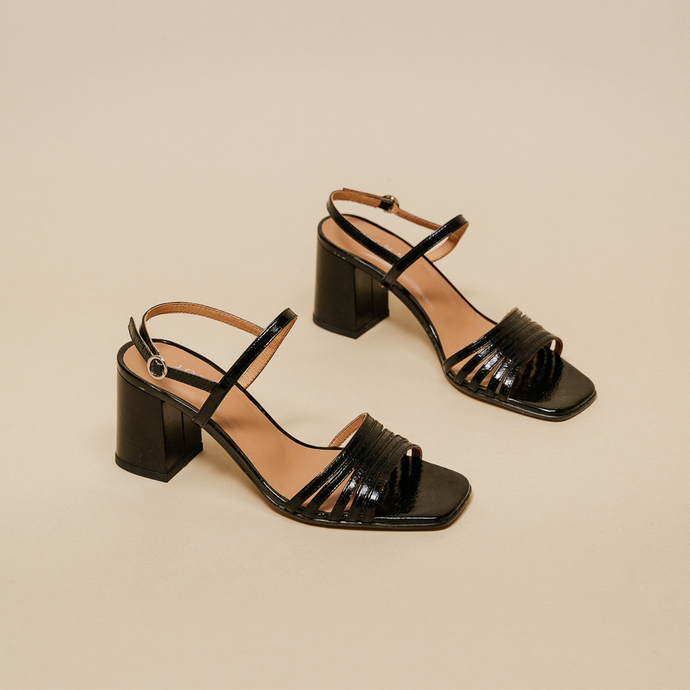 Sandales à bouts carrés et brides  en cuir brillant noir