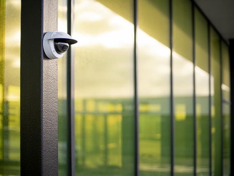Axis Netzwerkkamera P3267-LVE Dome-Kamera mit 5MP für den Aussenbereich mit Varifokalobjektiv, IR und Deep Learning