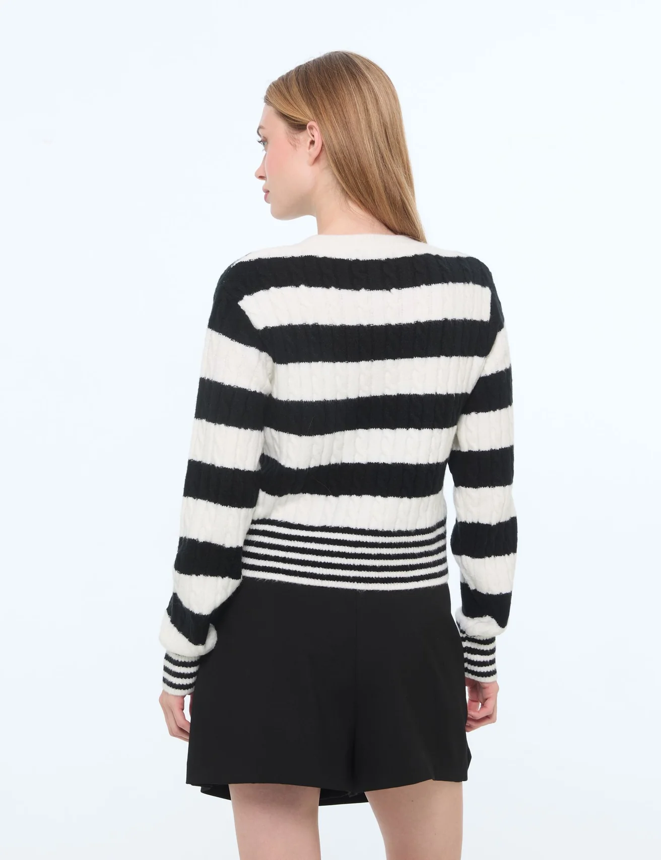 Pull en maille noir et écru
