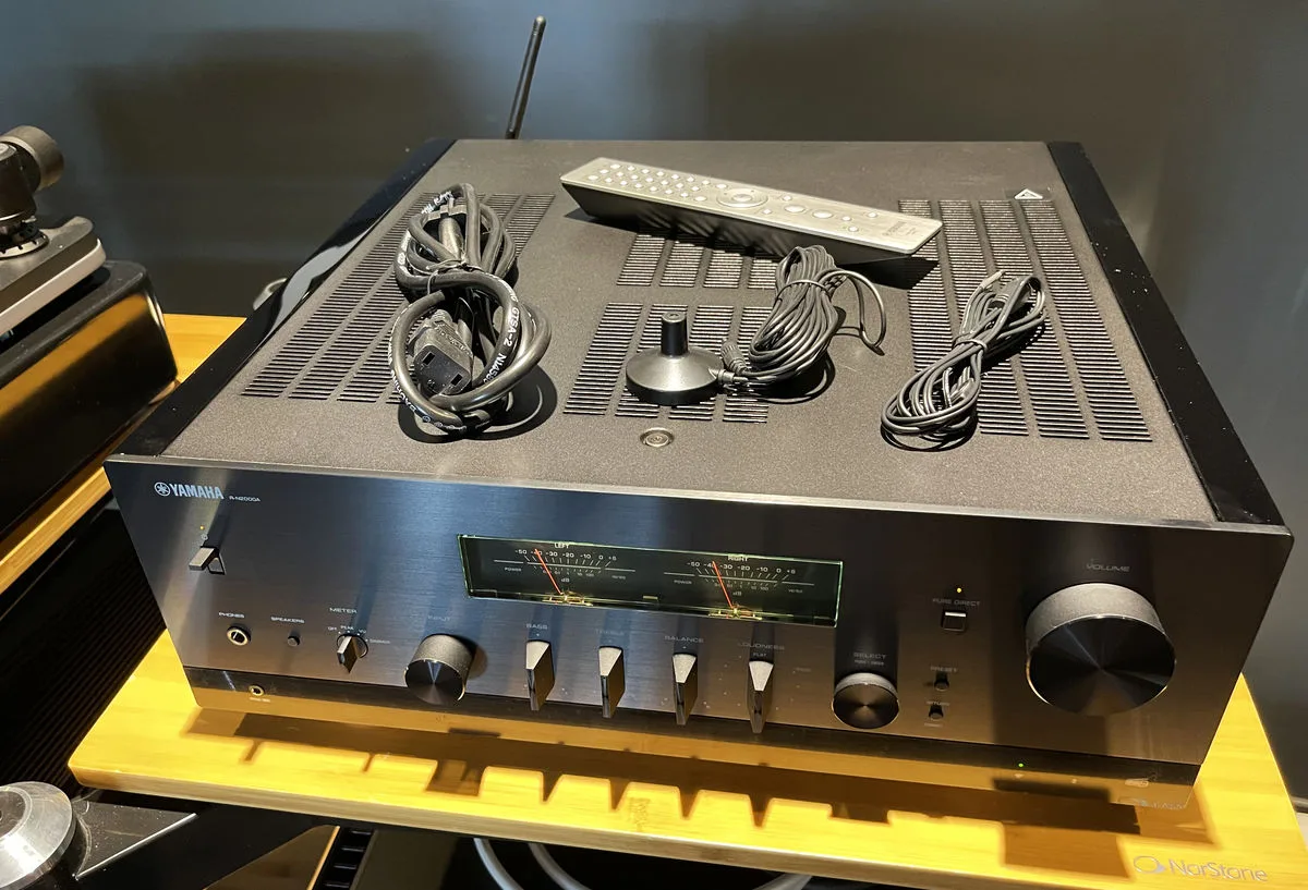 Yamaha R-N2000A Noir Amplis hi-fi stéréo