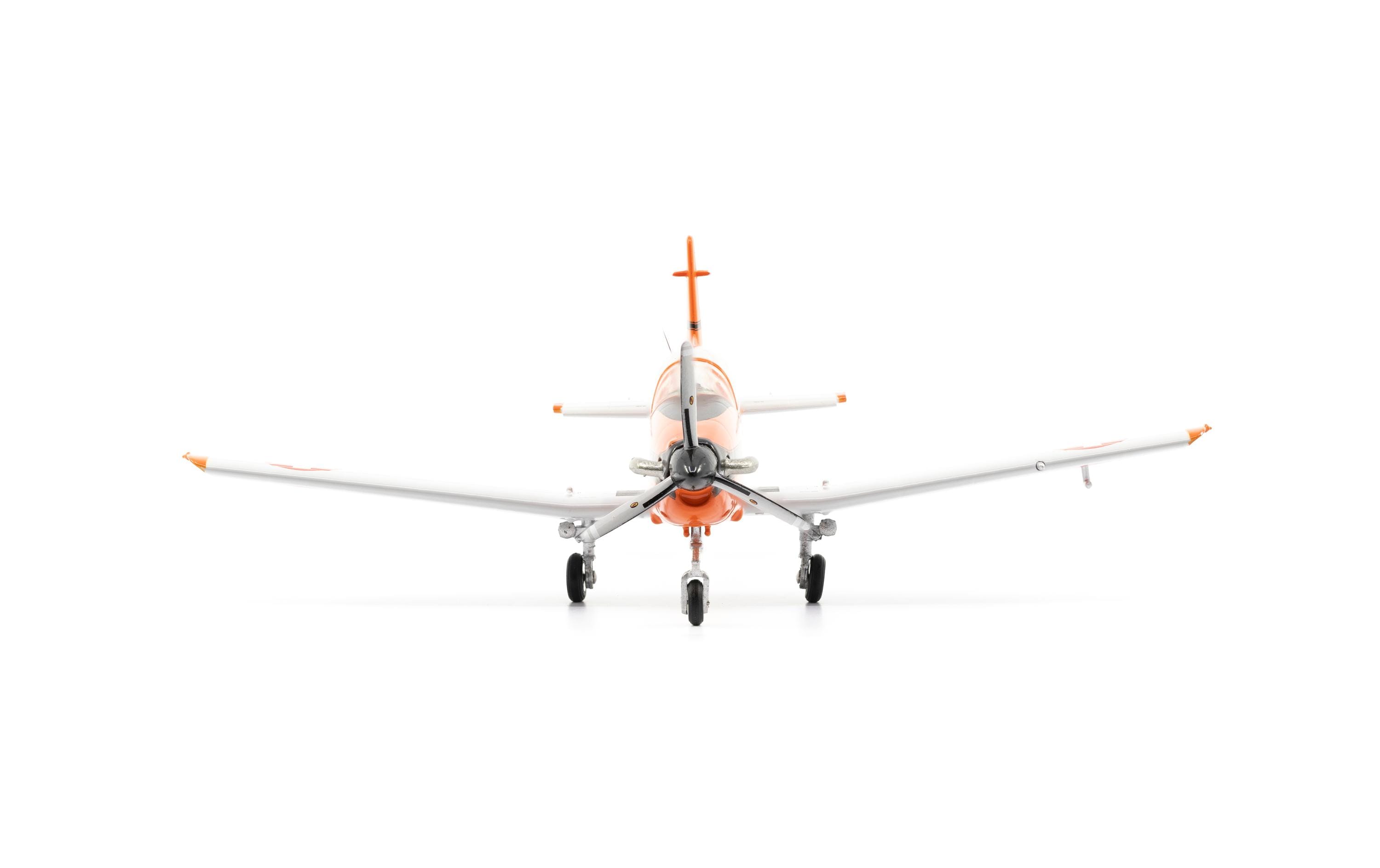 Pilatus PC-7 A-932 - Ursprungsbemalung Orange 1:72Detailliertes Flugzeugmodell
