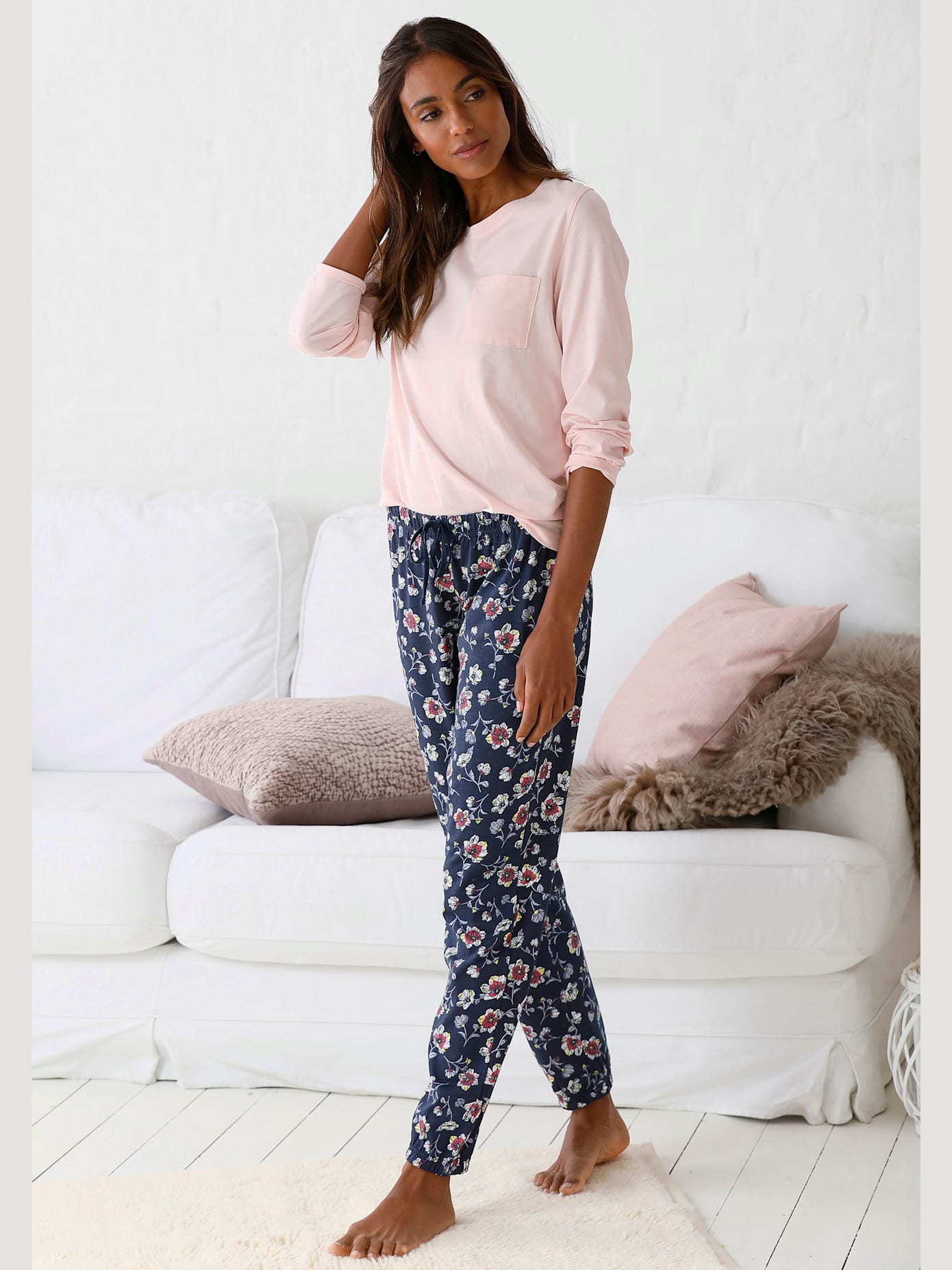 Ensemble de pyjama : pantalon et t-shirt manches longues