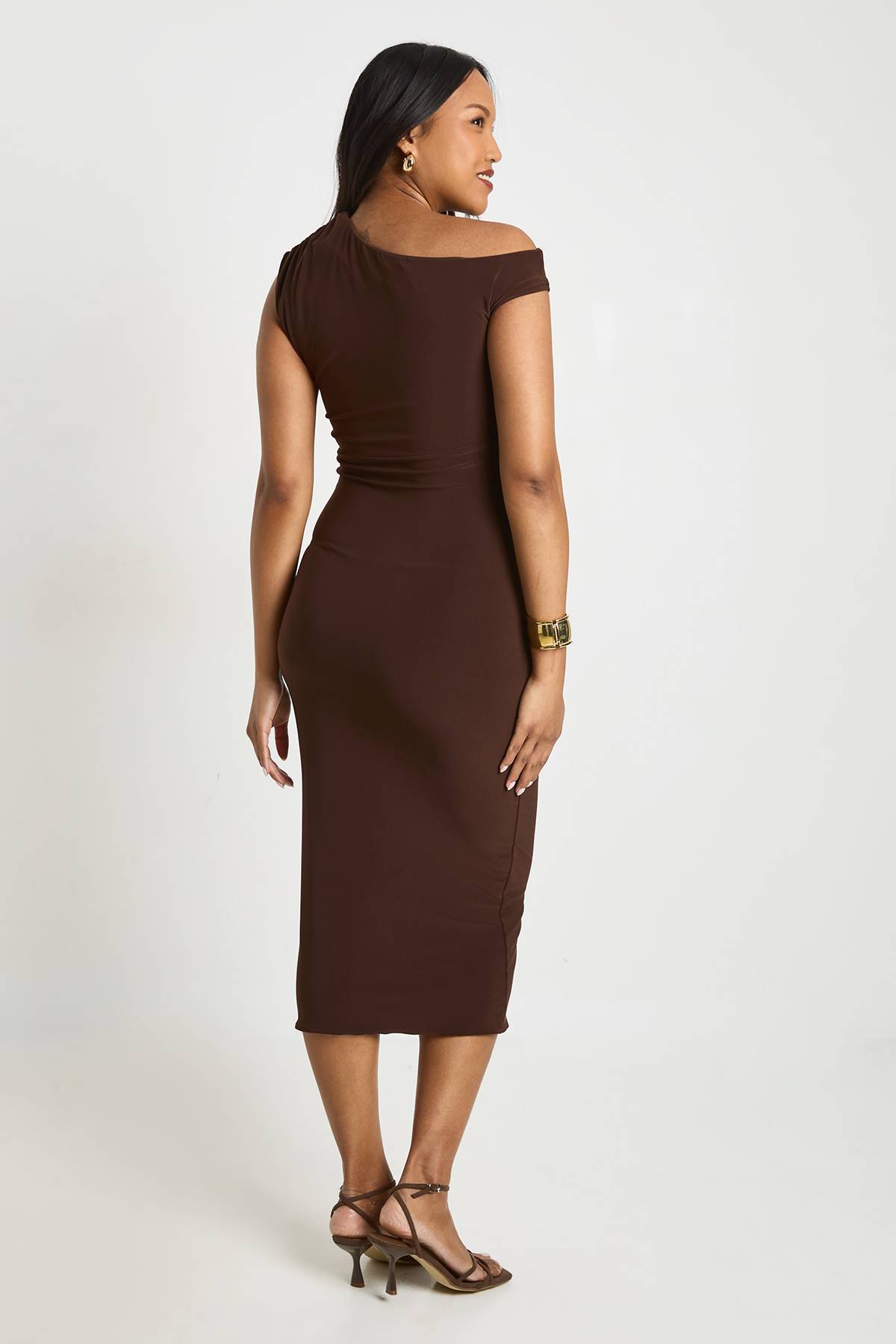 boohoo Robe Midi Moulante De Maternité À Encolure Bardot Froncée En Double Slinky