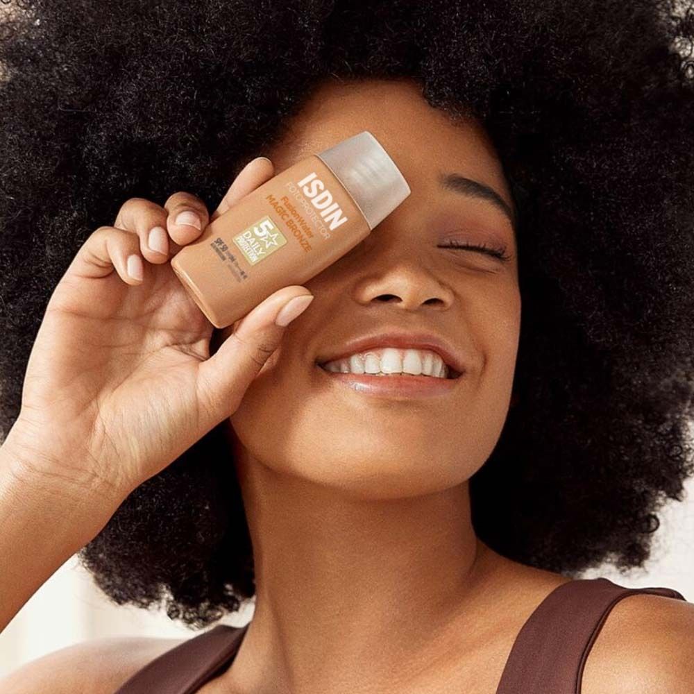 Fotoprotector ISDIN Fusion Water Color Bronze LSF 50 ultraleichte getönte Sonnencreme für gebräunte Haut