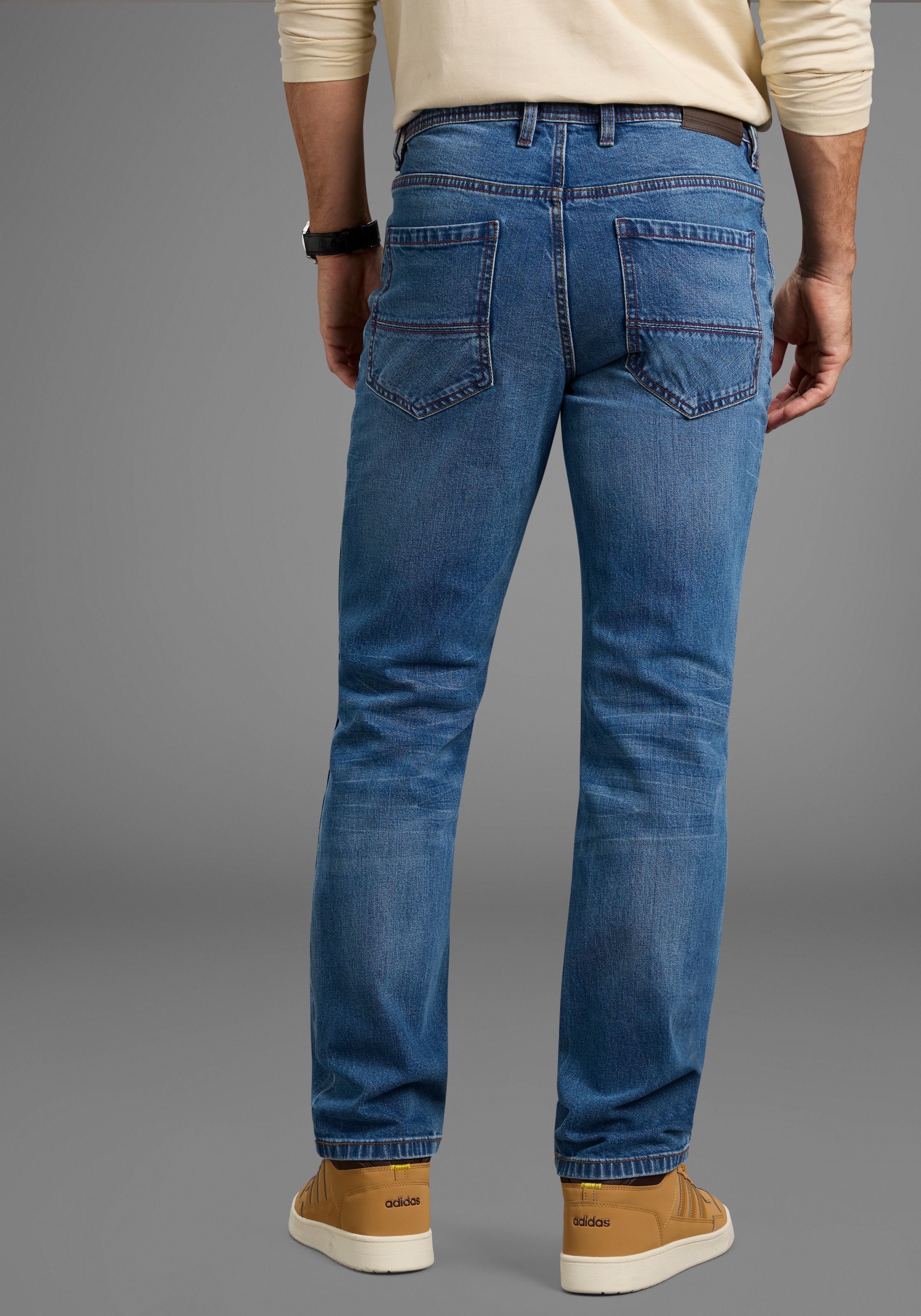 Arizona Straight-Jeans gerader Schnitt, mit Eingrifftaschen, Gesässtaschen und Coinpocket
