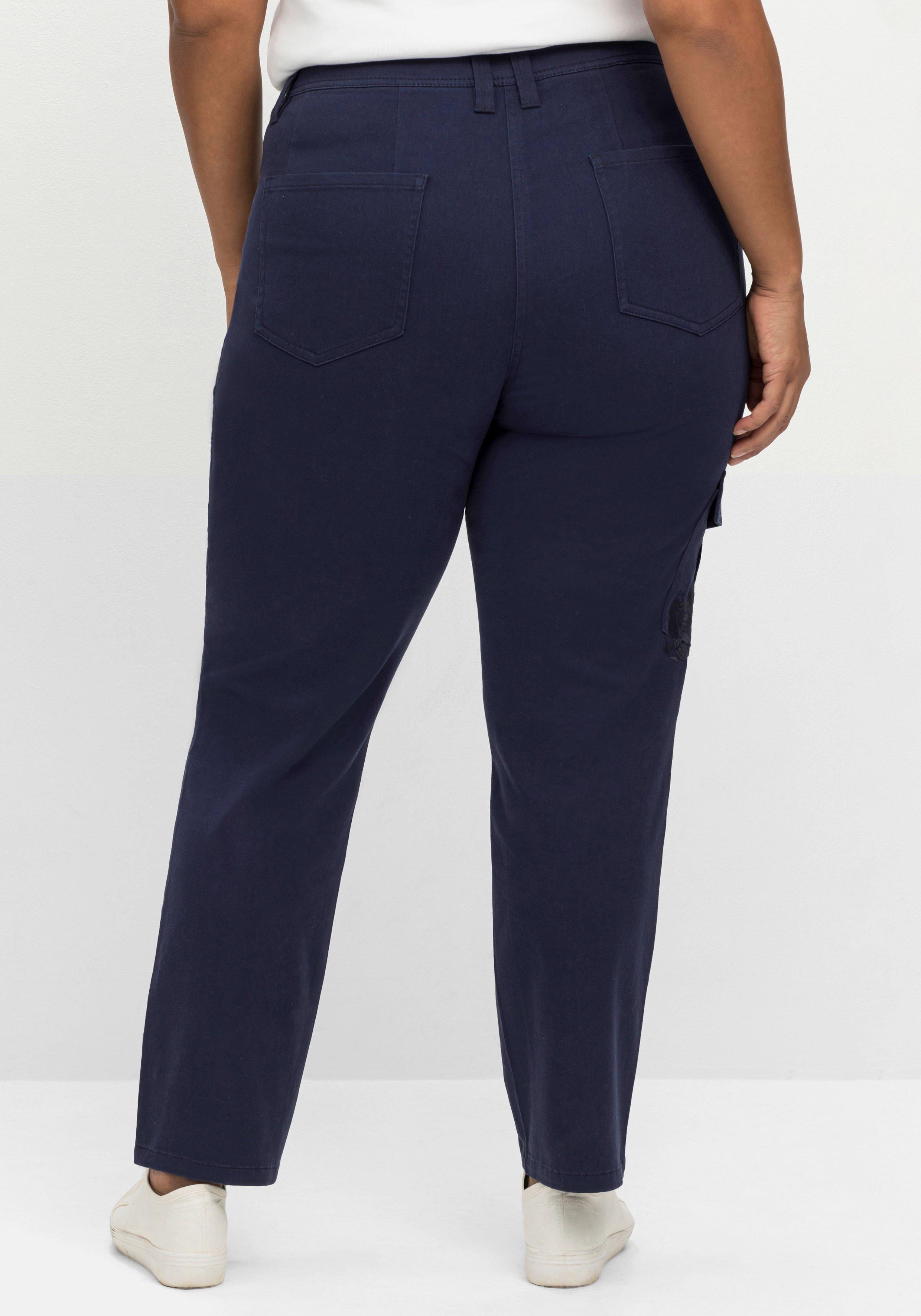 Cargohose mit Blumenstickerei