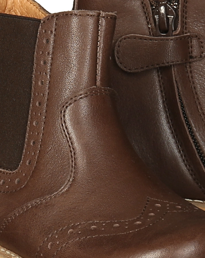 Chelsea-Boots LEVENTE mit Lochmuster in dunkelbraun