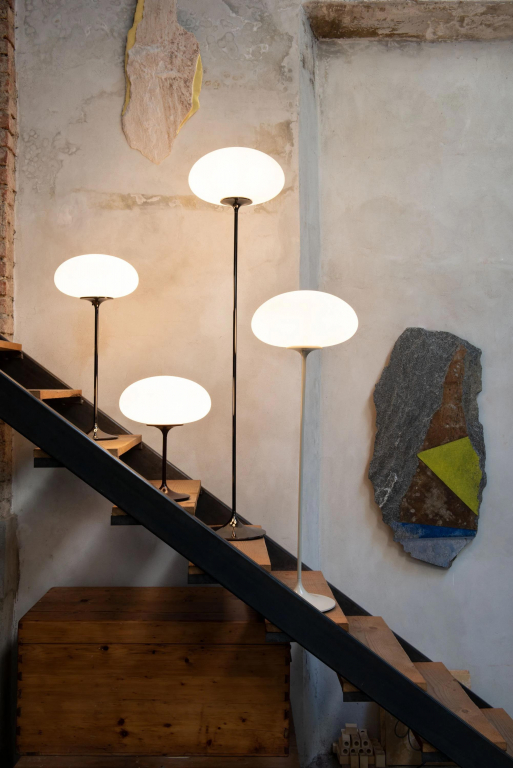 Gubi Stemlite vloerlamp hoog pebble grey