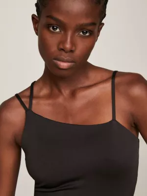 Vestido midi justo com várias alças
