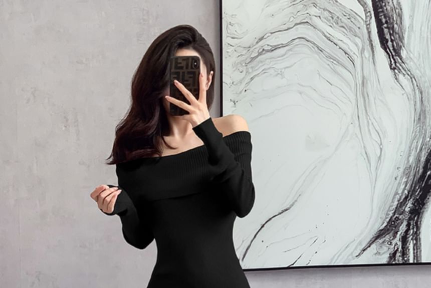 Dragan Pulse - Off-Shoulder Lange Mouw Effen Geribbelde Midi Gebreide Zeemeerminjurk