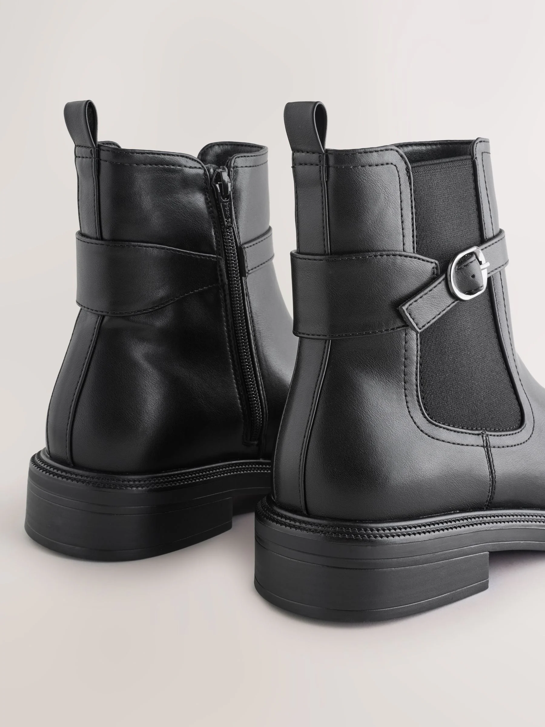 Zwart - Chelsea Boots met gesp