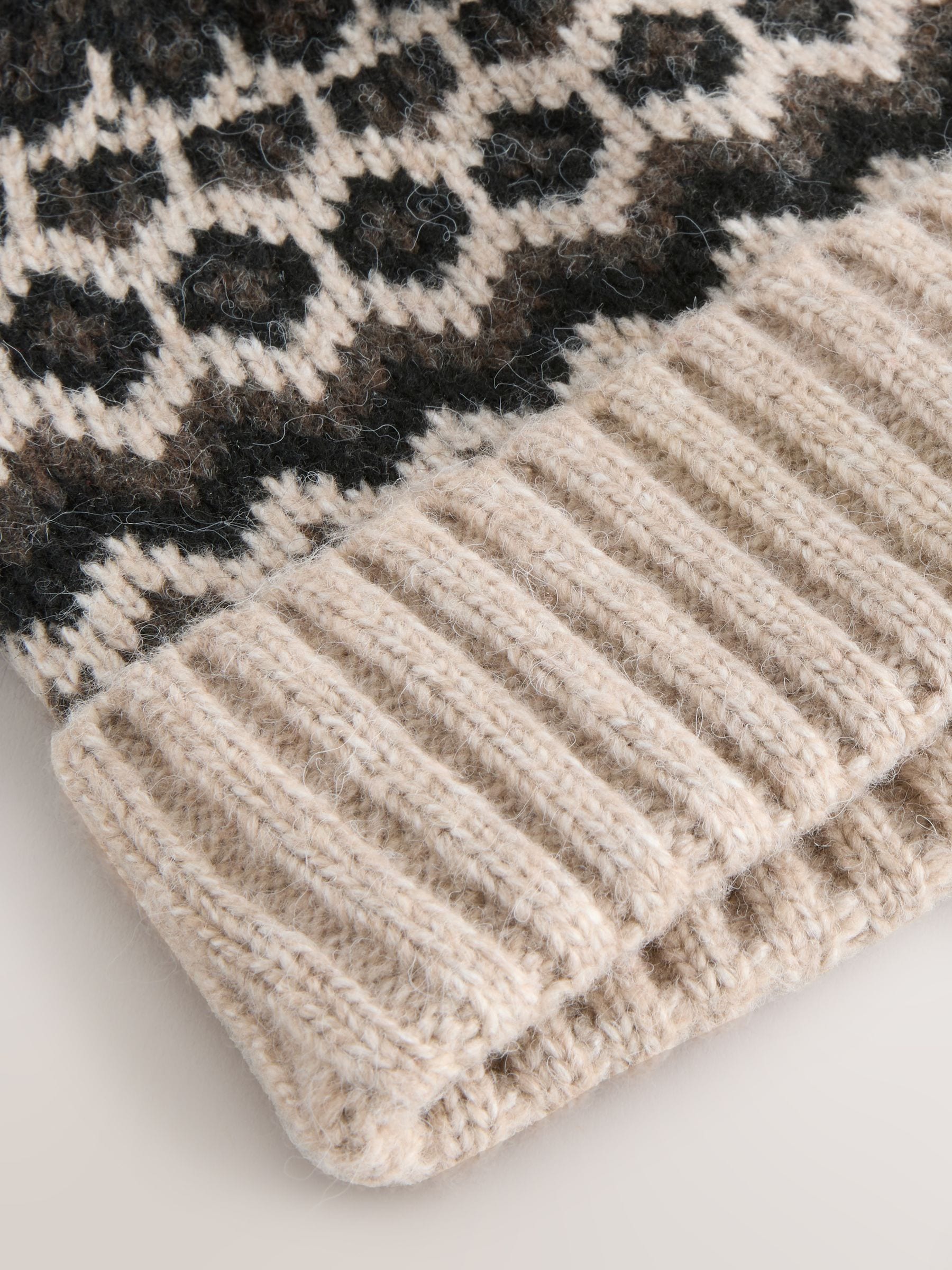 Naturel bruin - Muts met pompon in Fair Isle-motief