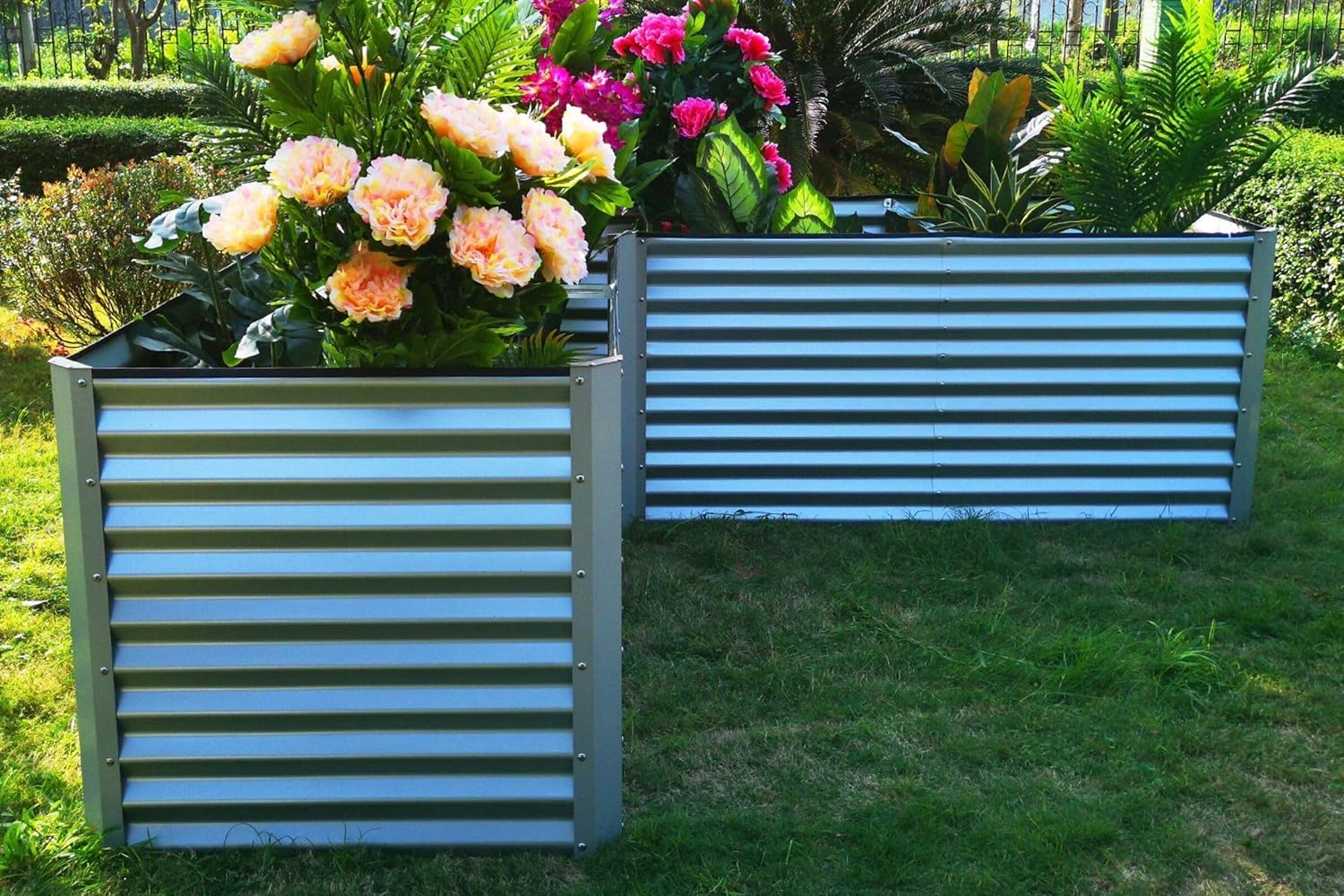 OUTFLEXX Eck-Hochbeet in Silber, Zincalume, 270x270x90x84cm, Gemüsebeet Blumenbeet aus Metall für Garten & Balkon