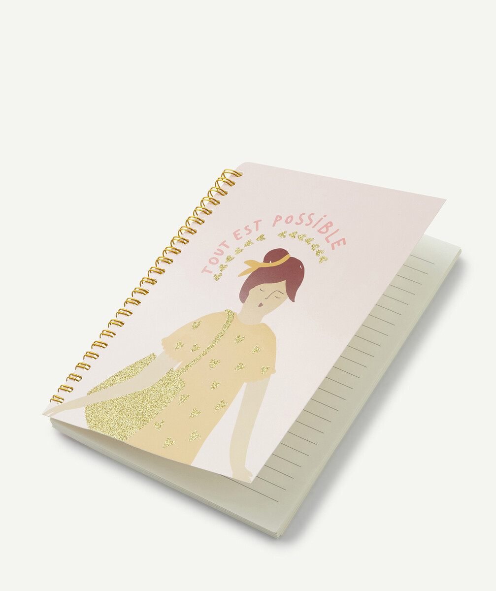 LE CARNET À LIGNES ROSE AVEC OEILLETS