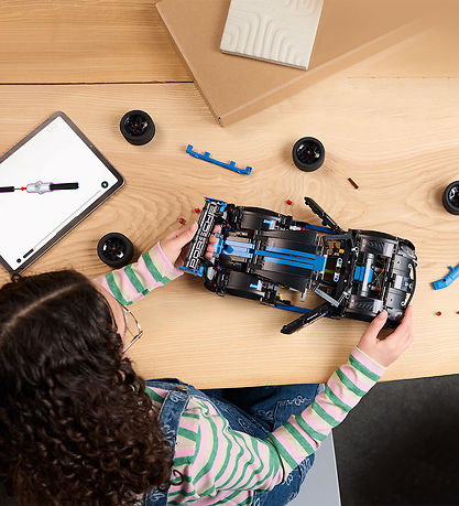 LEGO® Technic - Porsche GT4 E-Performance-Rennwagen 42176 - 834