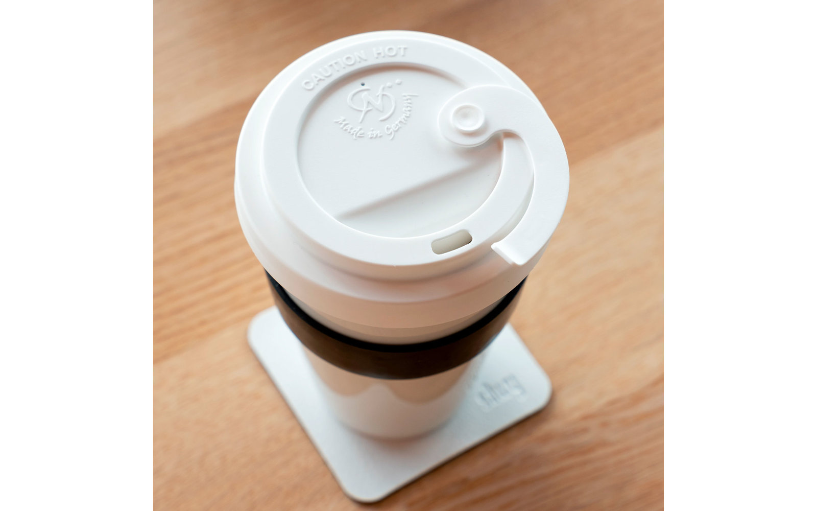silwy® To-Go-Cup Porzellan Becher mit Deckel inkl. Metall-Nano-Gel Pad Untersetzer (350 ml)