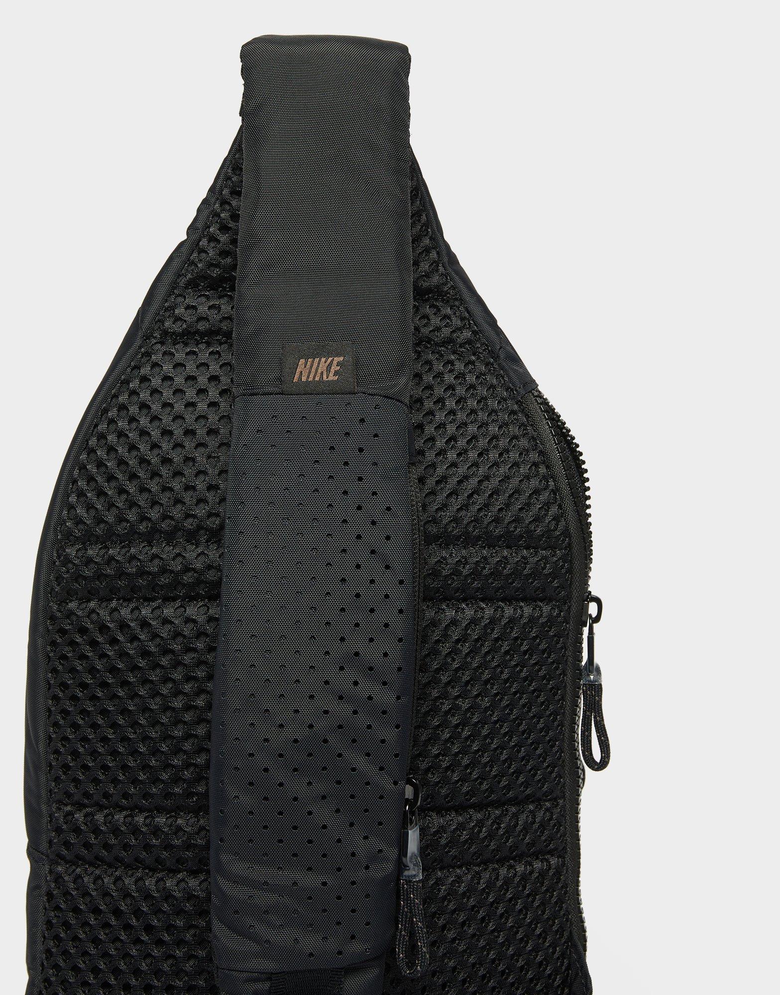 Nike Sportswear Essentials Sling Bag