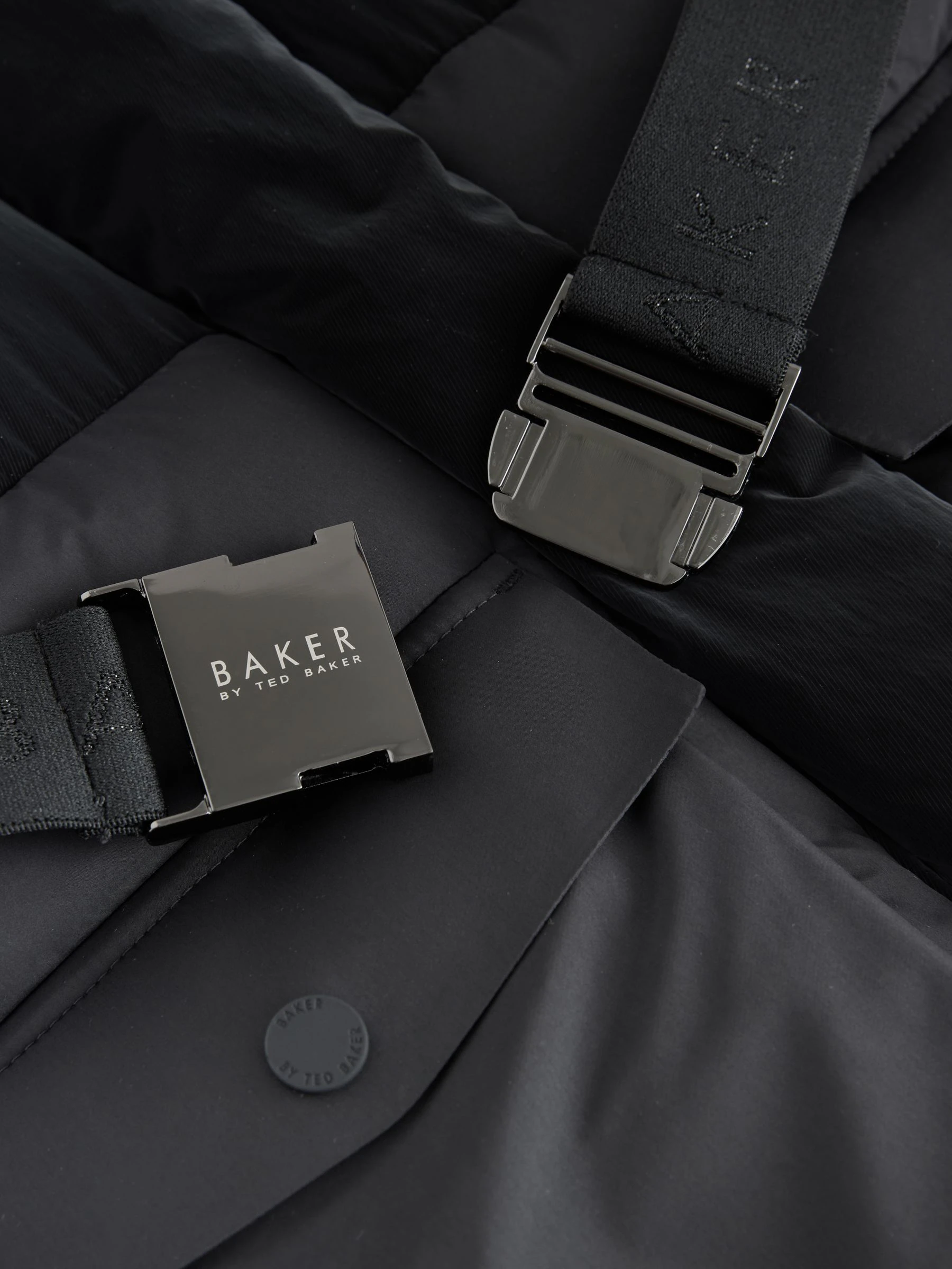 Baker by Ted Baker - Lange gewatteerde zwarte regenbestendige parka met riem