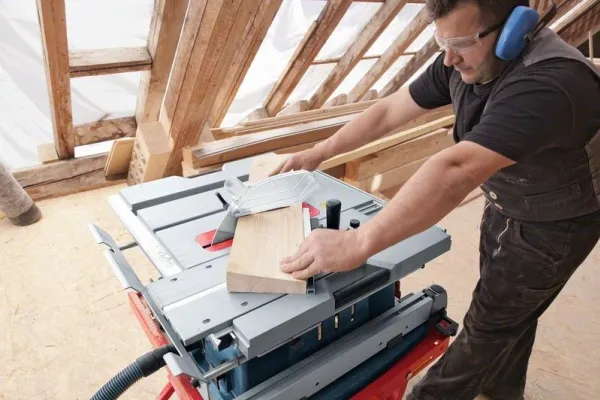 Bosch BORDRUNDSAV GTS 10 XC