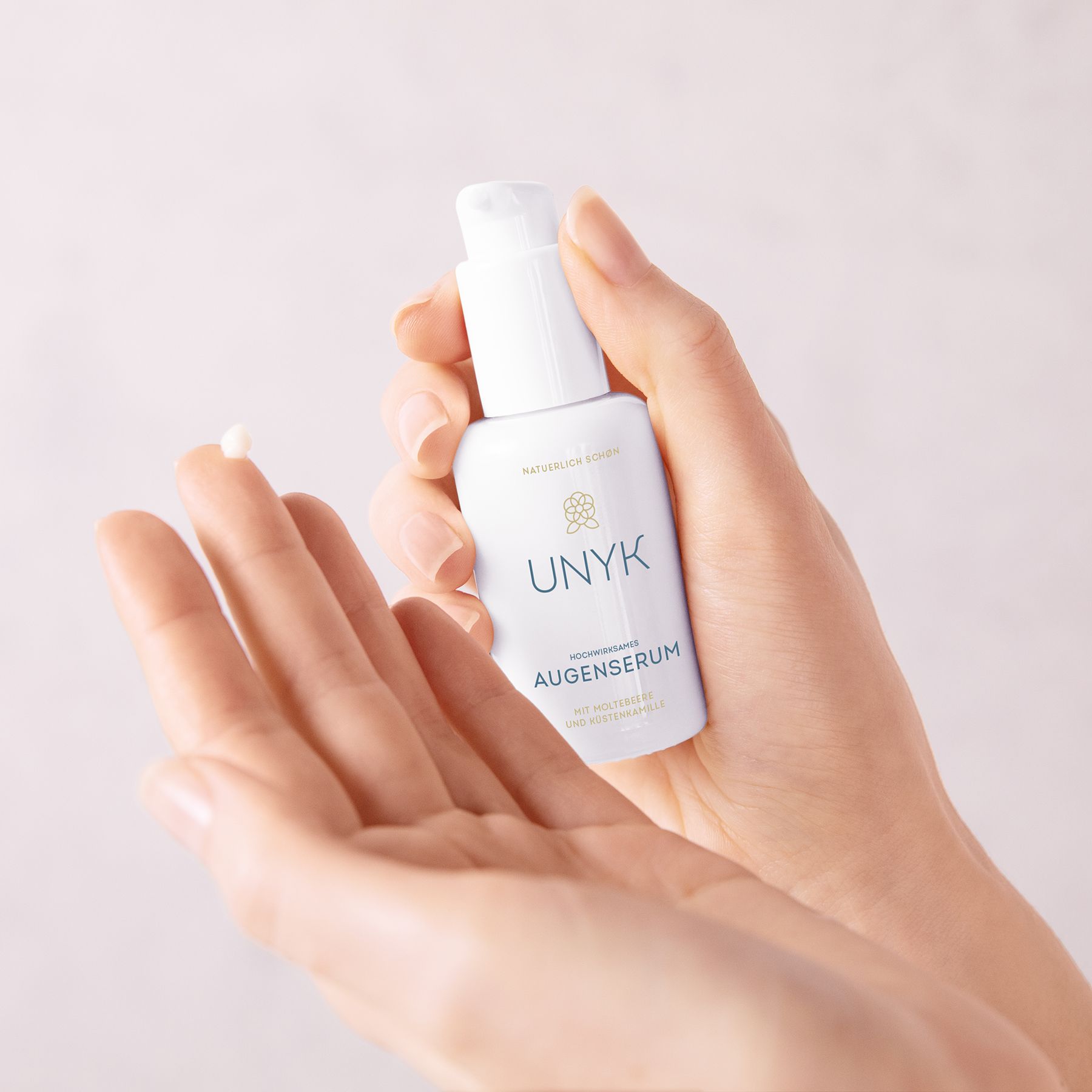 UNYK Hochwirksames Augenserum mit Moltebeere & Küstenkamille