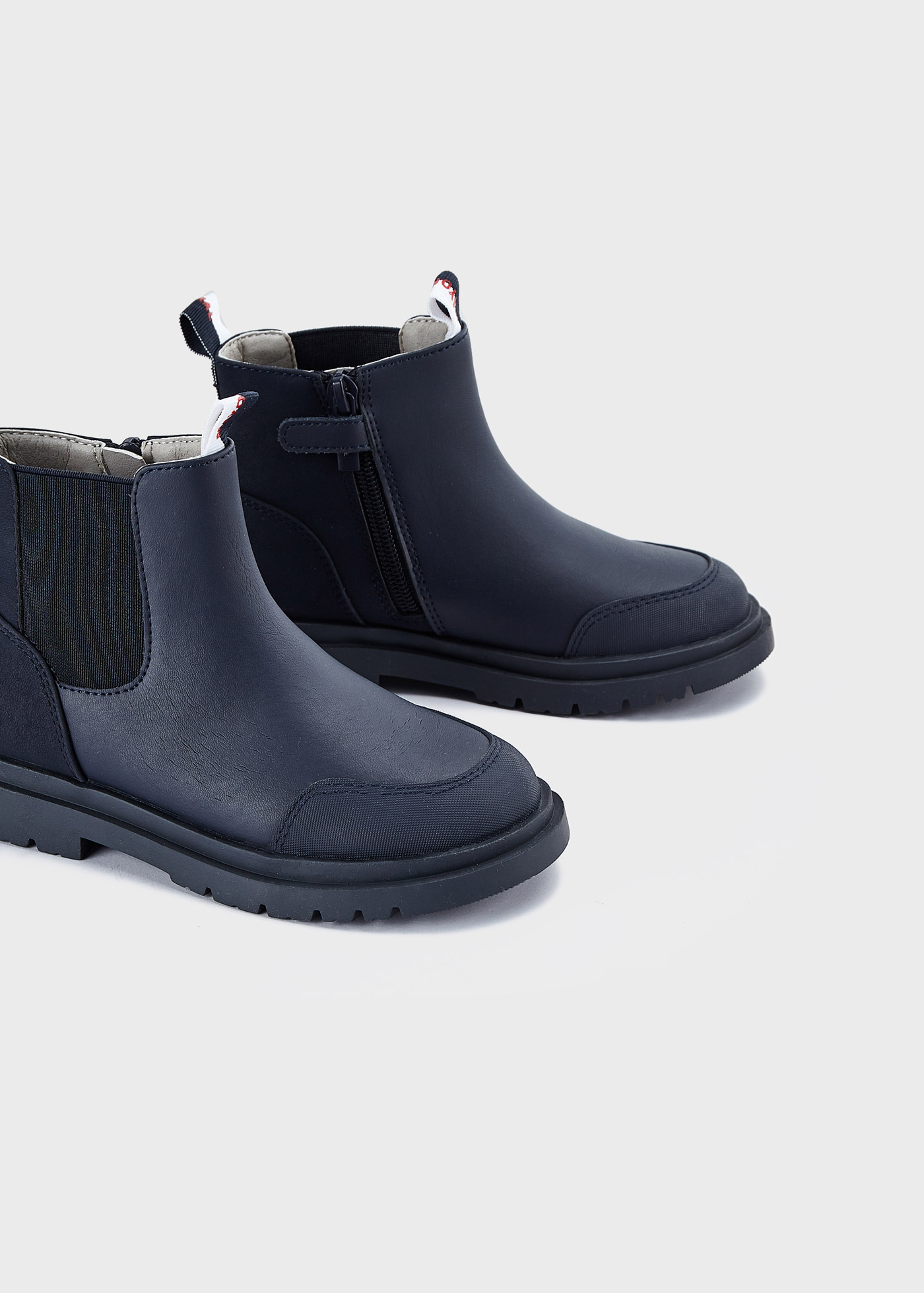 Botas Chelsea de couro sustentável para meninos