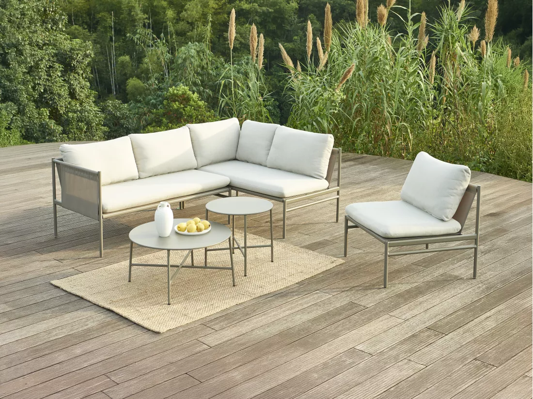 Salon de jardin modulable en acier : un canapé d'angle 5 places et tables basses gigognes - Taupe - ULAME de MYLIA