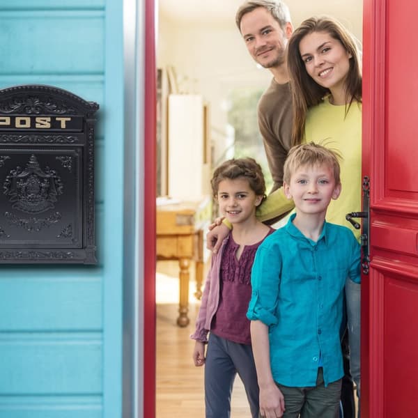 Postkasse i antikk stil
