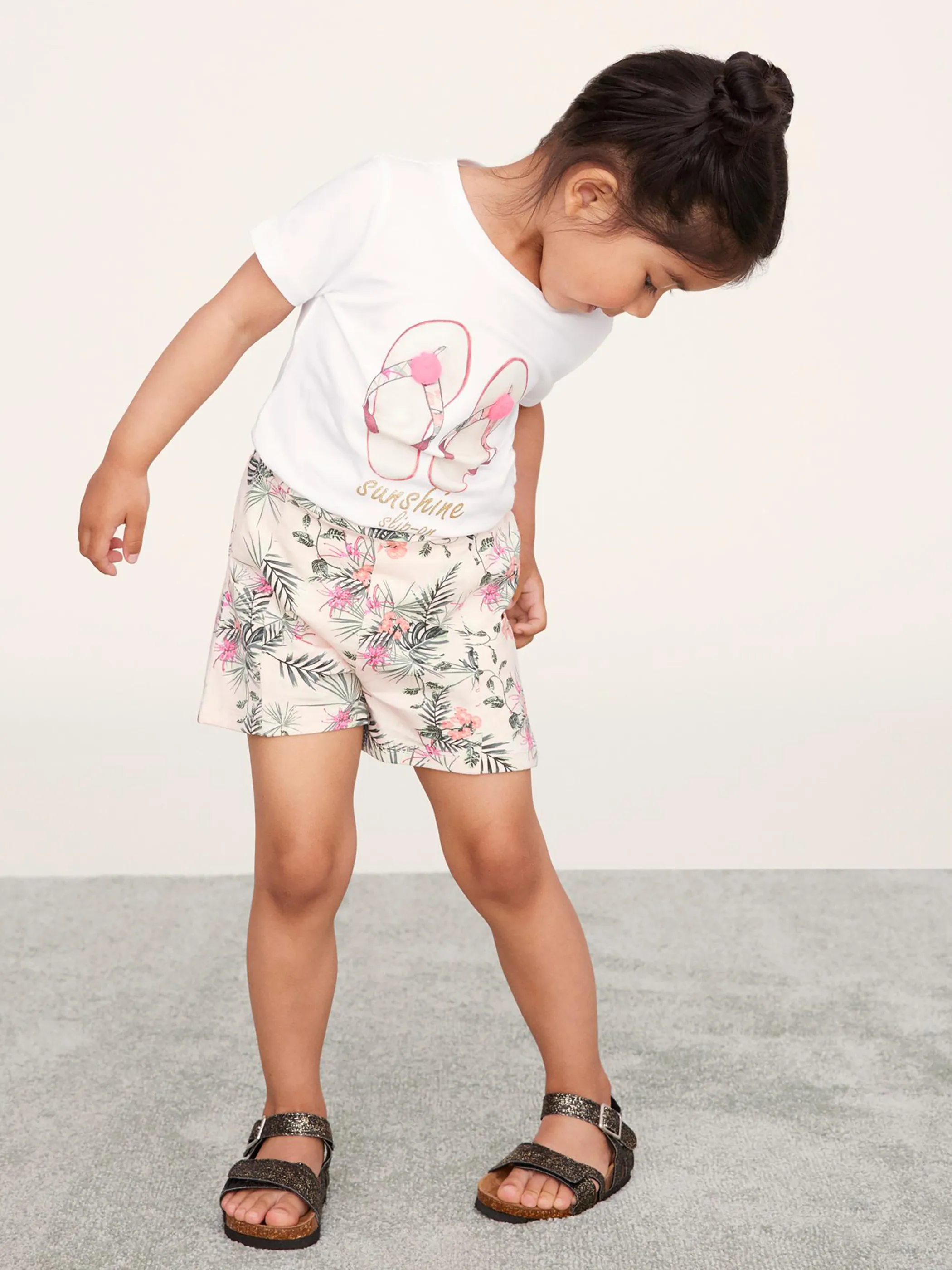 Mädchen Shirt mit Frontprint und Bommeln