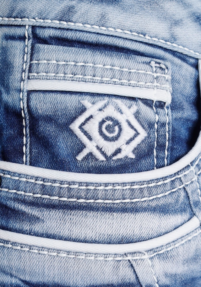 Cipo & Baxx Bermudas  in Denim und mit markanten Taschen