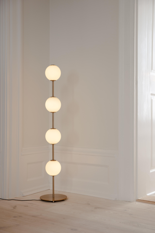Umage Audrey vloerlamp LED messing/opaal