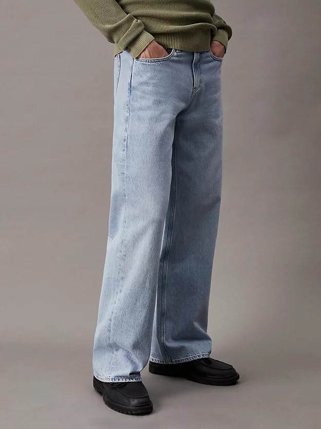 Calça jeans reta e folgada
