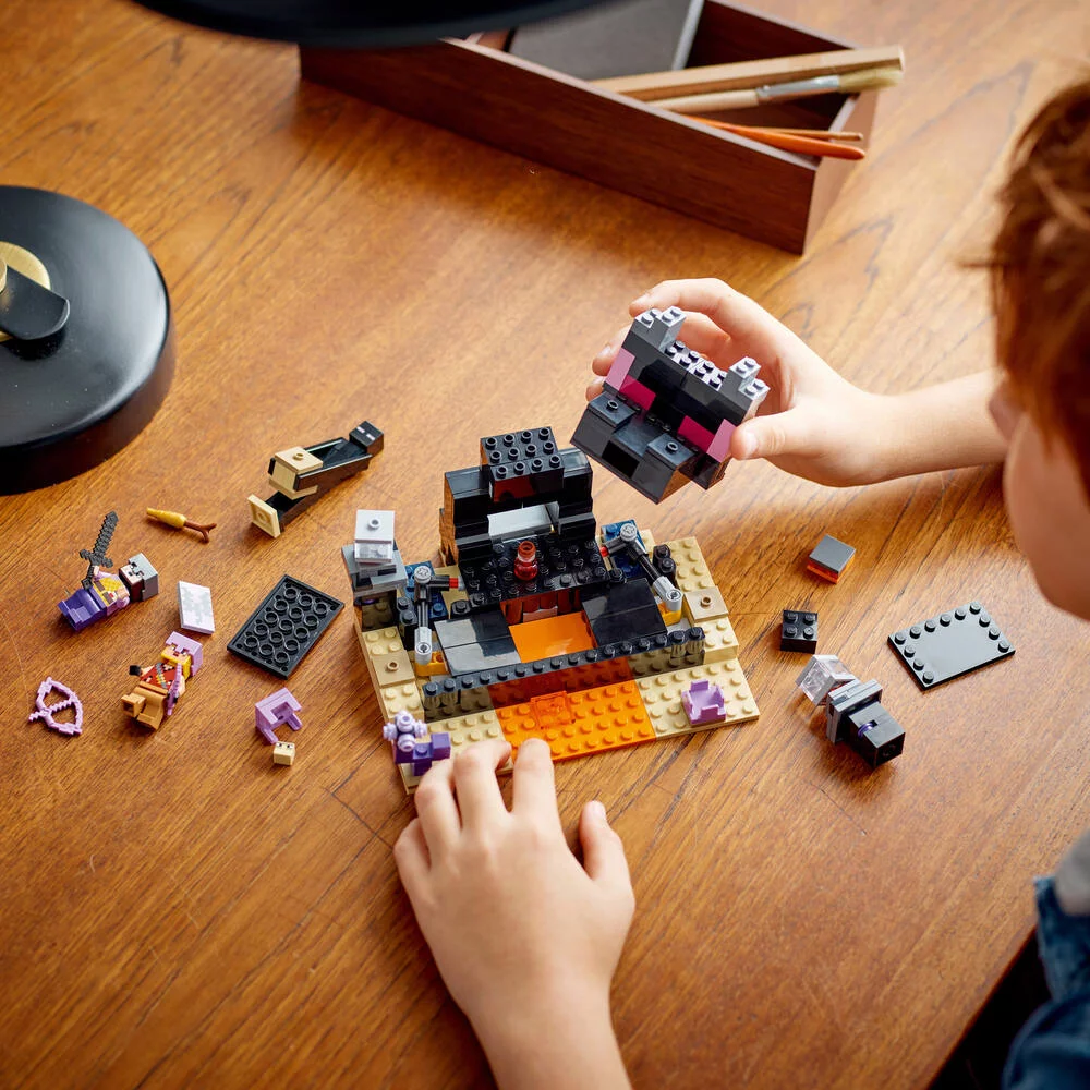 LEGO®MINECRAFT™ 21242 - L’ARENE DE L’END