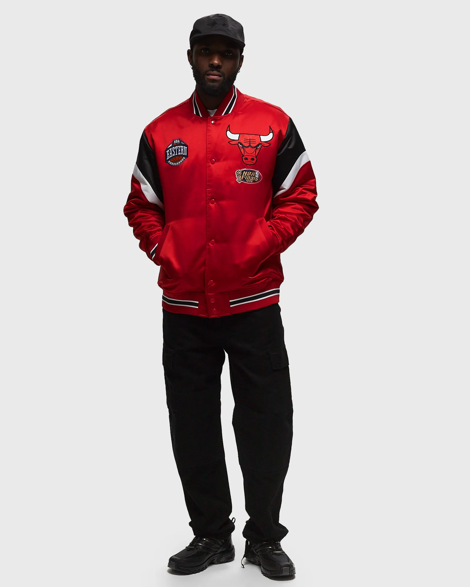 Mitchell & Ness NBA HEAVYWEIGHT SATIN JACKET CHICAGO BULLS