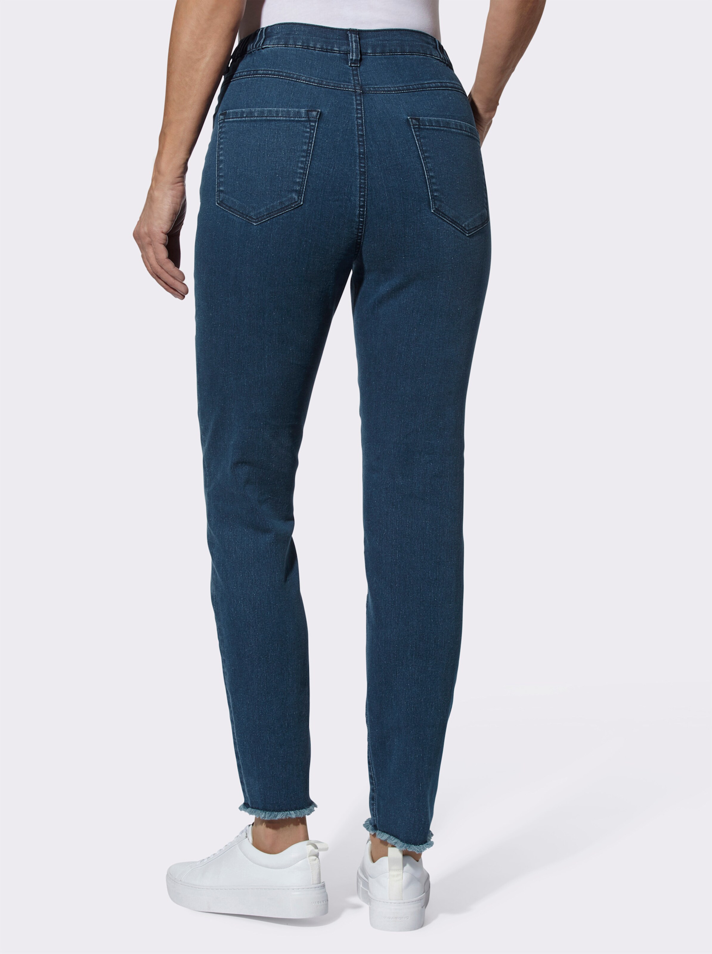 Jeans mit Stickerei-Verzierung