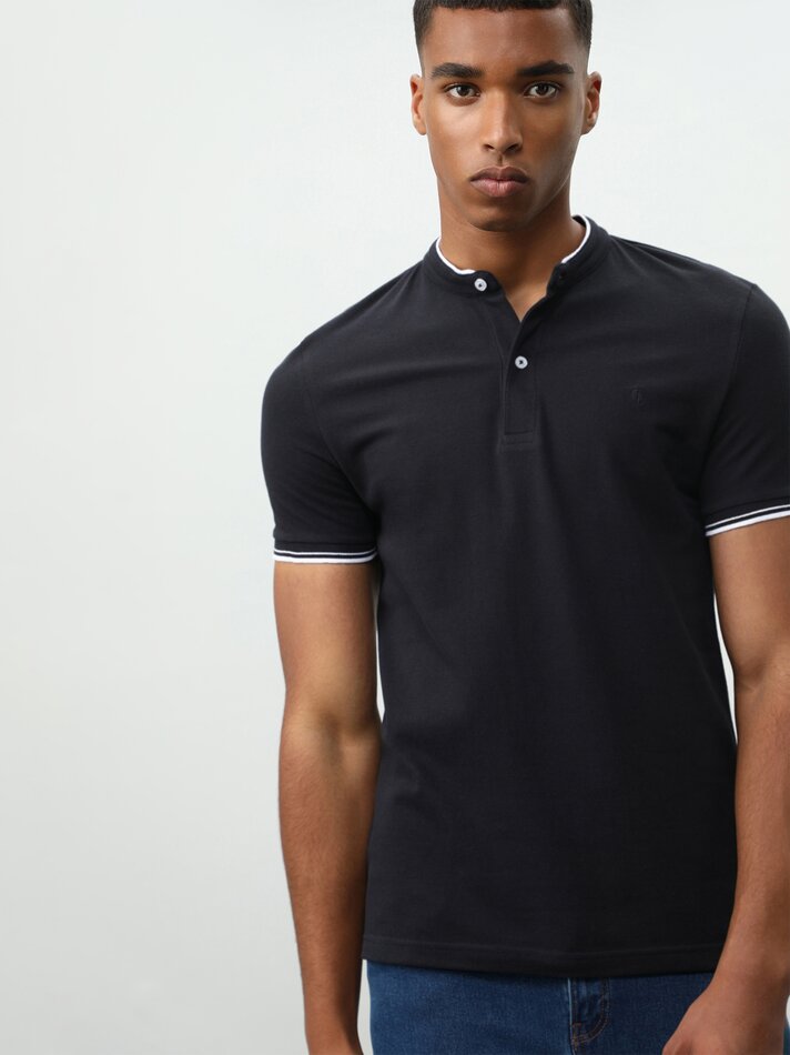Camisa polo com gola mandarim bordada - Azul-marinho