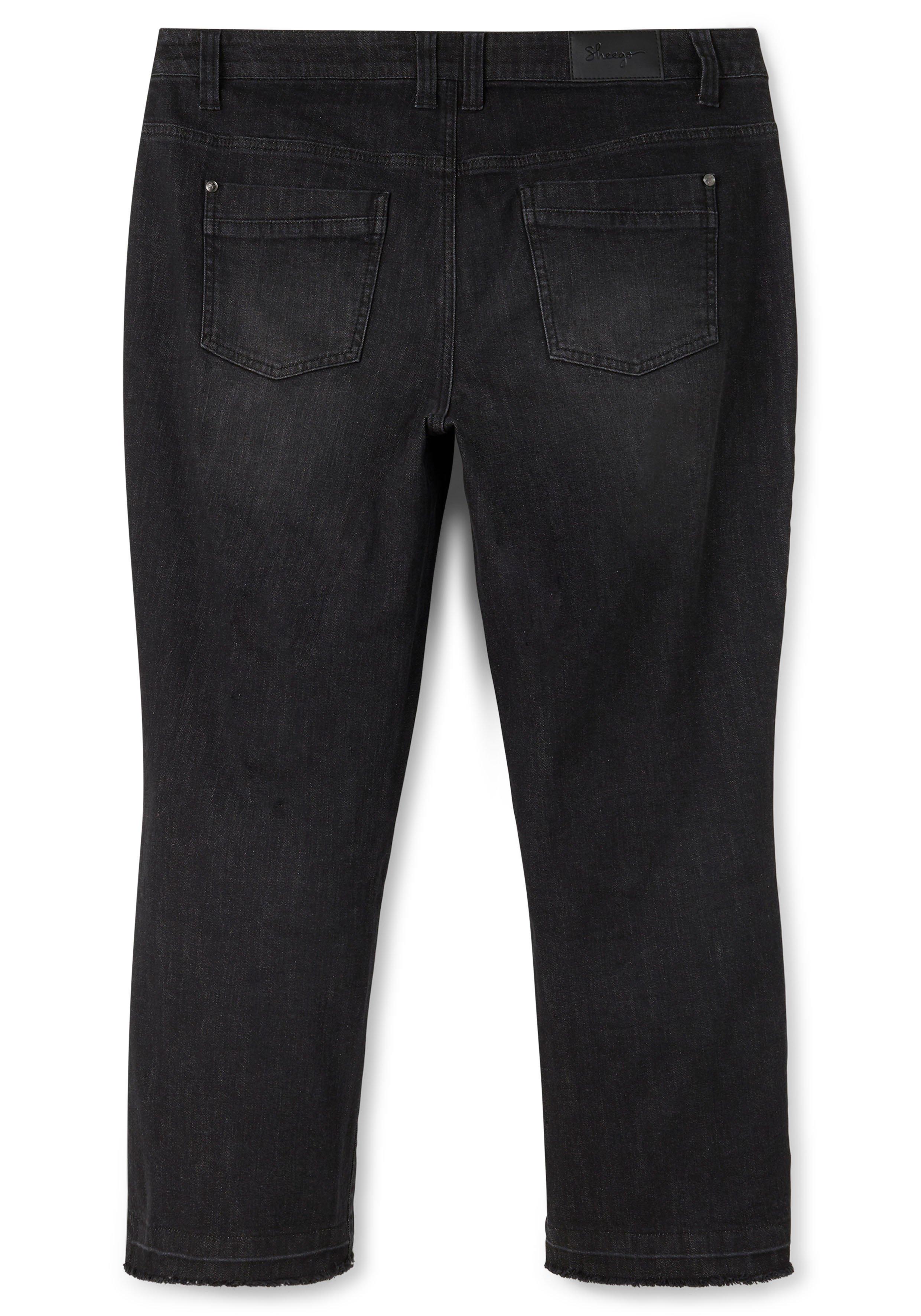 Gerade 7/8-Jeans mit Cut-out und Fransen am Saum