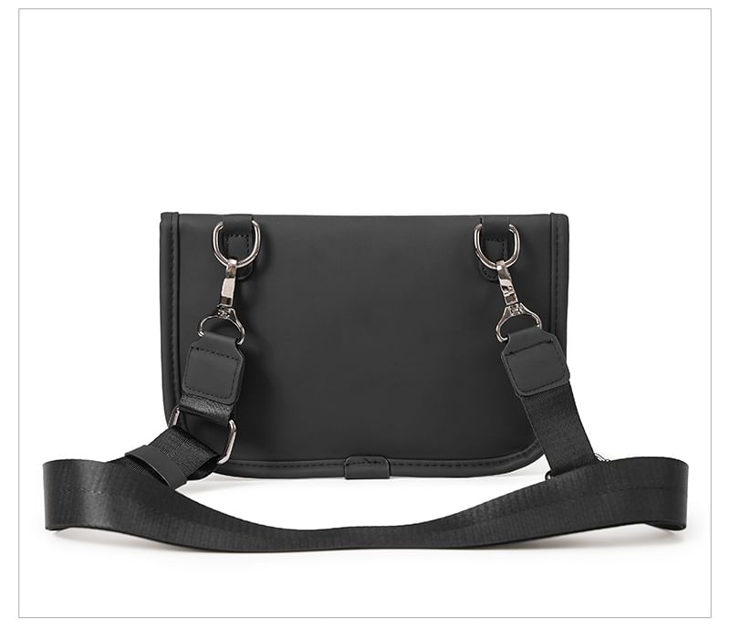 BagBuzz - Crossbodytas met driehoekmotief en klep