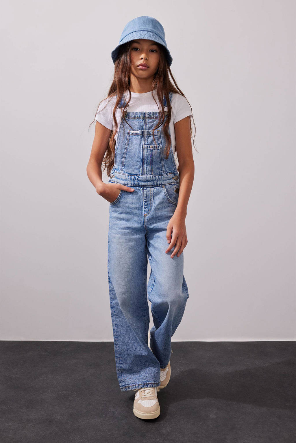 WE Fashion loose fit tuinbroek medium blue denim