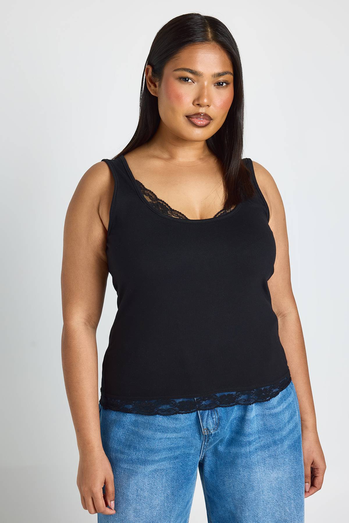 boohoo Débardeur Grande Taille En Coton À Bretelles Avec Finitions En Dentelle