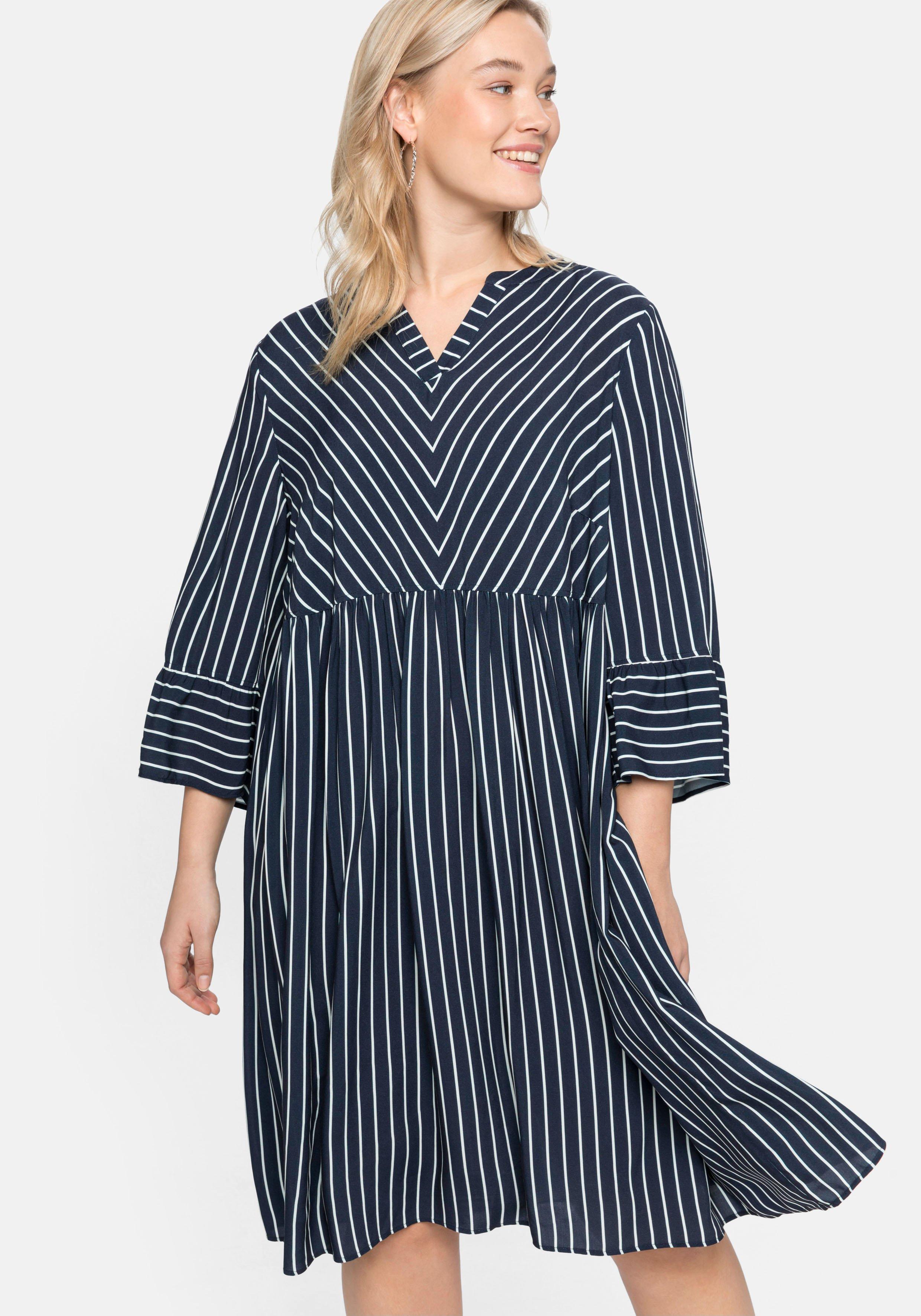 Kleid mit Streifen, weit schwingender Rock